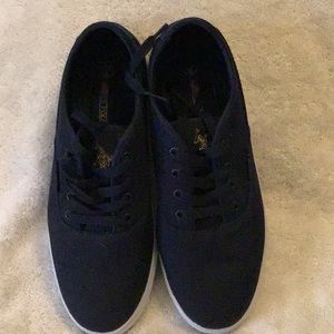 Women’s canvas shoes